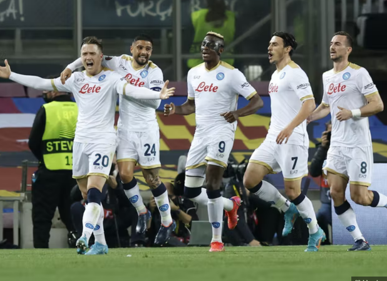 那不勒斯边路突破犀利,意甲进攻套路层出不穷  那不勒斯边路突破犀利,意甲进攻套路层出不穷