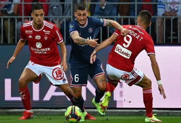 布雷斯特定位球发威,头球破门打破僵局  布雷斯特定位球发威,头球破门打破僵局