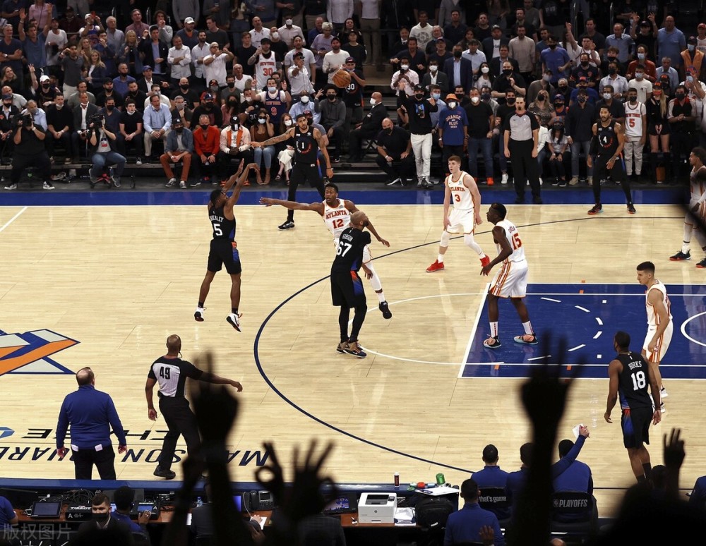 巴斯蒂亚主场氛围火爆,球迷助威推动法甲胜利  巴斯蒂亚主场氛围火爆,球迷助威推动法甲胜利